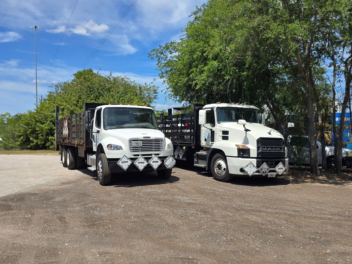 Meka mini-bulk chemical delivery truck